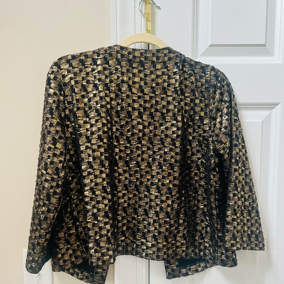 Perfect gold and black blazer from the Traveler Collection from Chico's size 2 - Picture 4 of 5